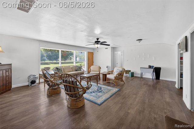 7174 Meadowvue Drive, Grand Blanc, MI 48439