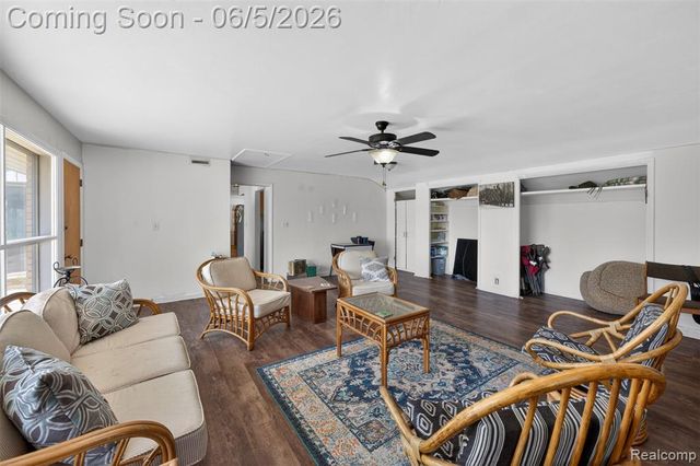 7174 Meadowvue Drive, Grand Blanc, MI 48439