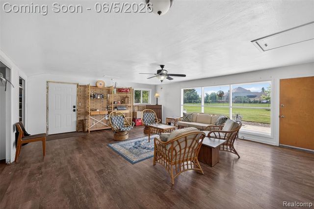 7174 Meadowvue Drive, Grand Blanc, MI 48439