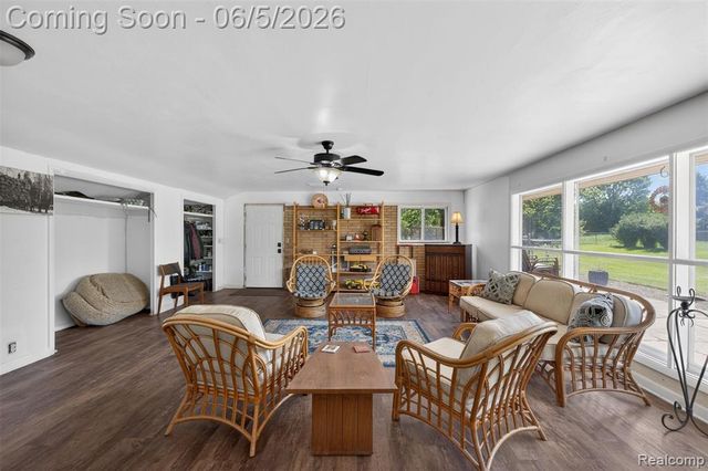 7174 Meadowvue Drive, Grand Blanc, MI 48439