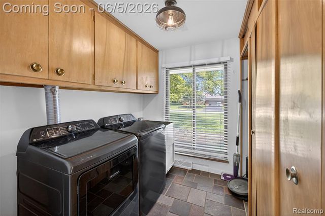 7174 Meadowvue Drive, Grand Blanc, MI 48439
