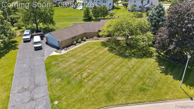 7174 Meadowvue Drive, Grand Blanc, MI 48439