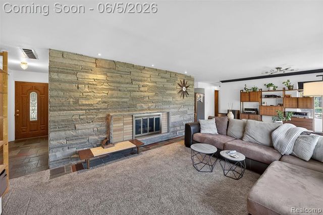 7174 Meadowvue Drive, Grand Blanc, MI 48439
