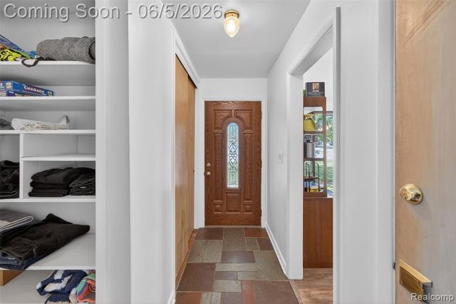 7174 Meadowvue Drive, Grand Blanc, MI 48439
