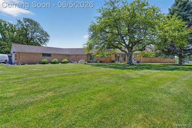 7174 Meadowvue Drive, Grand Blanc, MI 48439