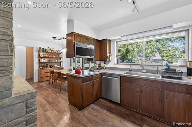7174 Meadowvue Drive, Grand Blanc, MI 48439