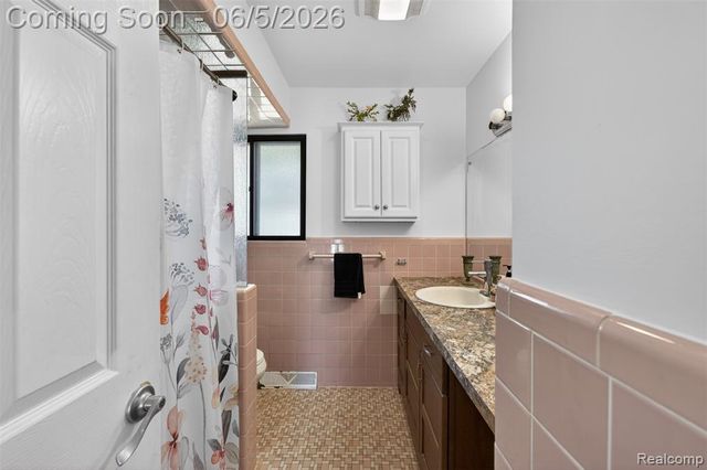 7174 Meadowvue Drive, Grand Blanc, MI 48439