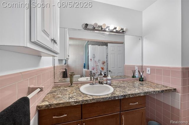 7174 Meadowvue Drive, Grand Blanc, MI 48439