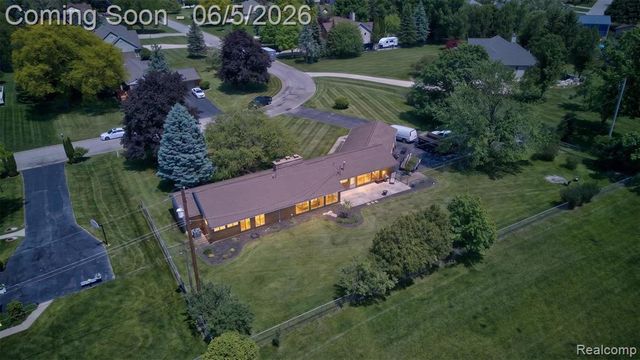 7174 Meadowvue Drive, Grand Blanc, MI 48439
