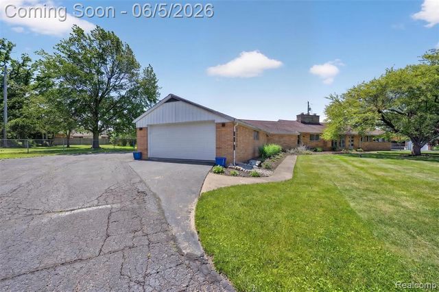 7174 Meadowvue Drive, Grand Blanc, MI 48439
