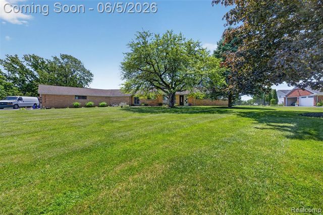 7174 Meadowvue Drive, Grand Blanc, MI 48439