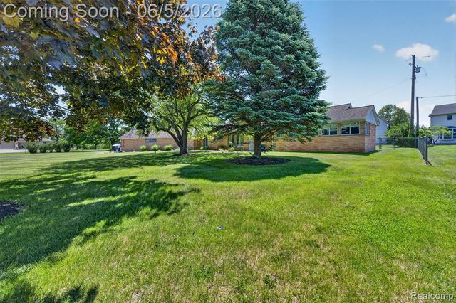 7174 Meadowvue Drive, Grand Blanc, MI 48439