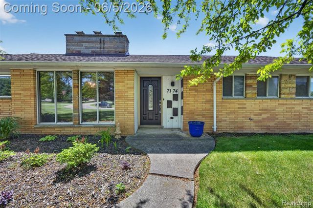 7174 Meadowvue Drive, Grand Blanc, MI 48439