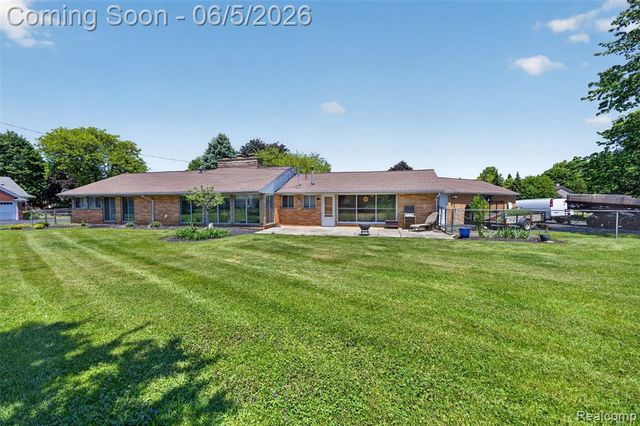 7174 Meadowvue Drive, Grand Blanc, MI 48439
