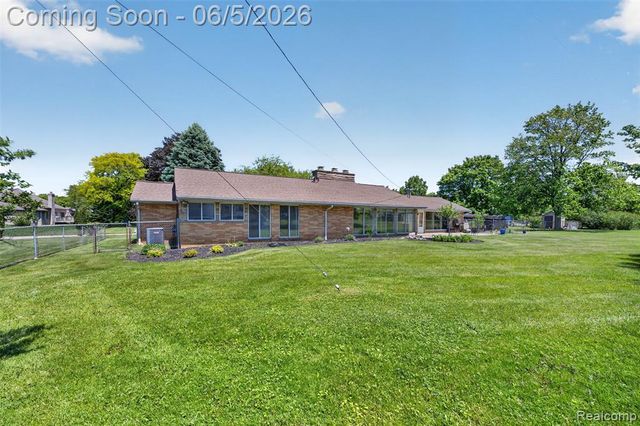 7174 Meadowvue Drive, Grand Blanc, MI 48439