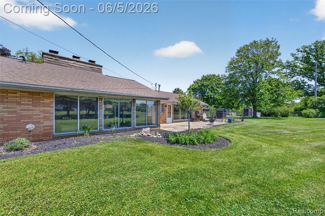 7174 Meadowvue Drive, Grand Blanc, MI 48439
