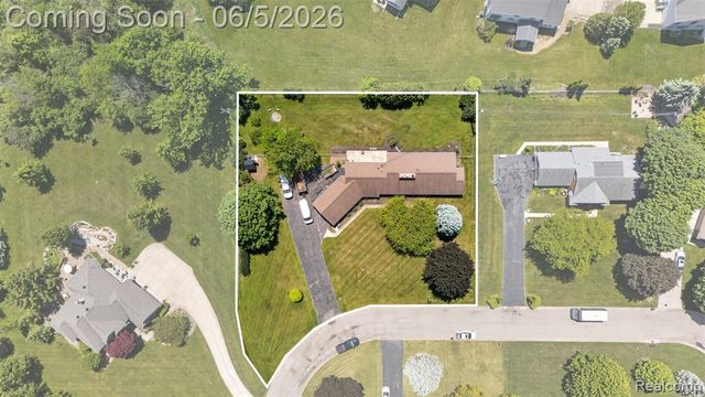 7174 Meadowvue Drive, Grand Blanc, MI 48439
