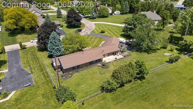 7174 Meadowvue Drive, Grand Blanc, MI 48439