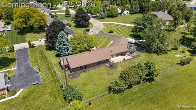 7174 Meadowvue Drive, Grand Blanc, MI 48439