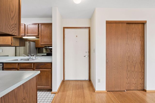 66 9th Street E 2115, Saint Paul, MN 55101