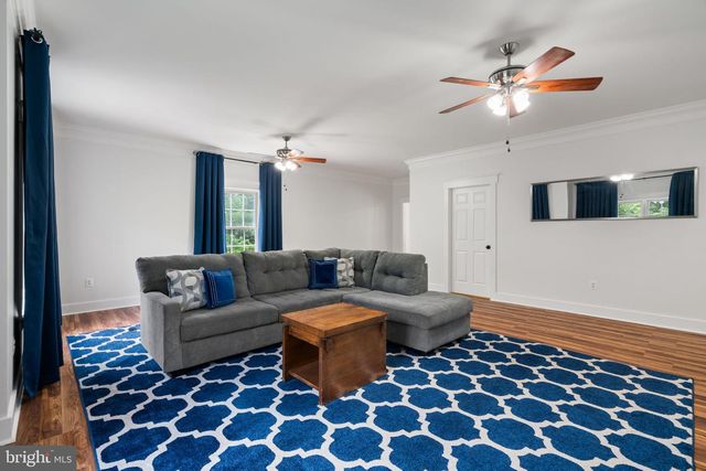 208 MARKHAM FARM RD, Front Royal, VA 22630