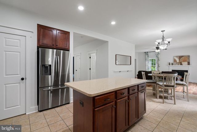 208 MARKHAM FARM RD, Front Royal, VA 22630