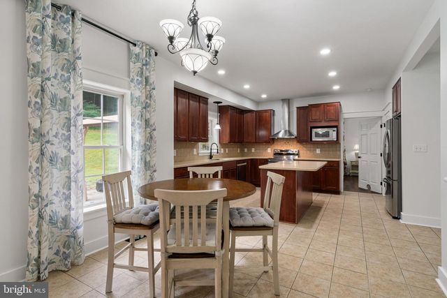 208 MARKHAM FARM RD, Front Royal, VA 22630