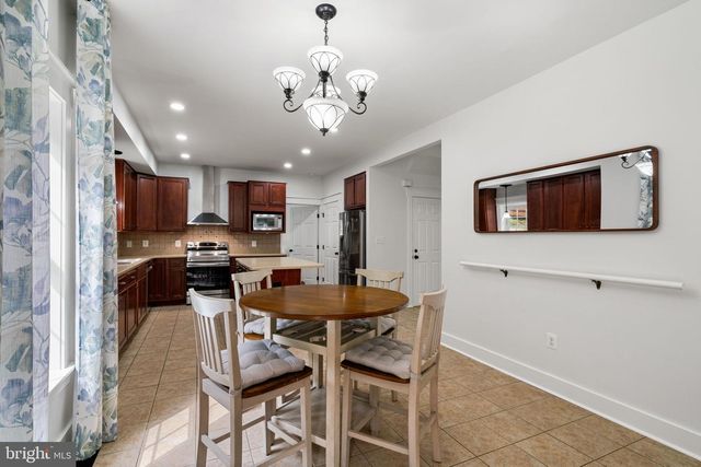 208 MARKHAM FARM RD, Front Royal, VA 22630