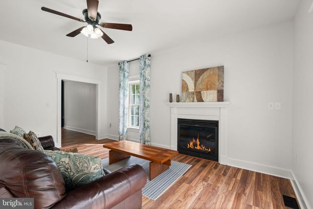 208 MARKHAM FARM RD, Front Royal, VA 22630