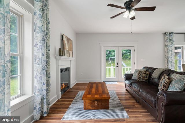 208 MARKHAM FARM RD, Front Royal, VA 22630