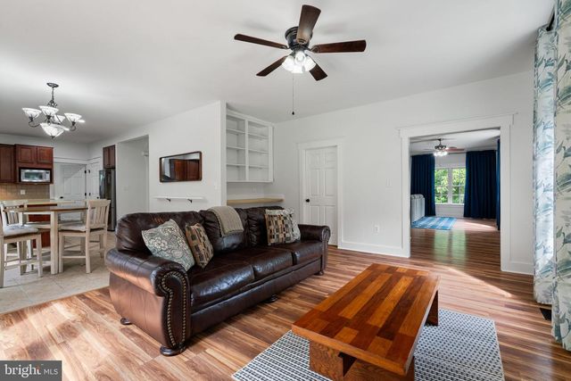 208 MARKHAM FARM RD, Front Royal, VA 22630