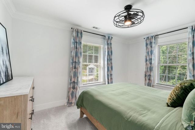 208 MARKHAM FARM RD, Front Royal, VA 22630