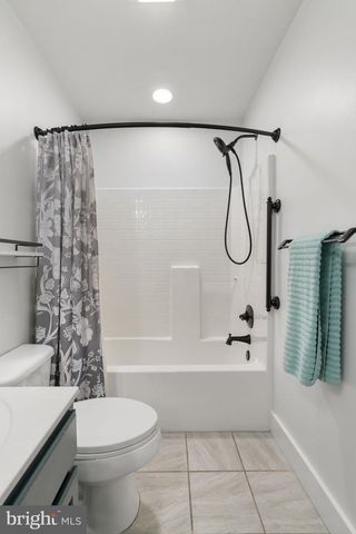 208 MARKHAM FARM RD, Front Royal, VA 22630