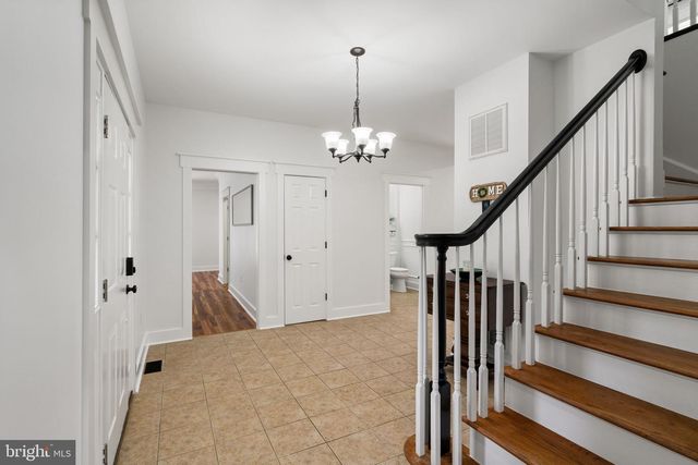 208 MARKHAM FARM RD, Front Royal, VA 22630