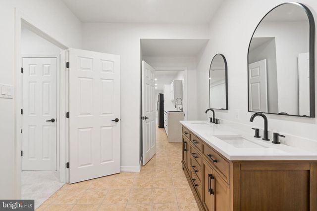 208 MARKHAM FARM RD, Front Royal, VA 22630