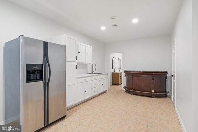 208 MARKHAM FARM RD, Front Royal, VA 22630