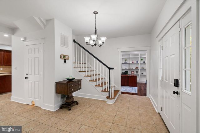 208 MARKHAM FARM RD, Front Royal, VA 22630