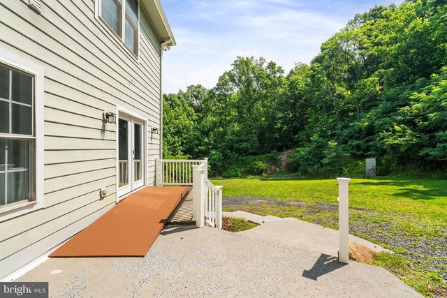 208 MARKHAM FARM RD, Front Royal, VA 22630