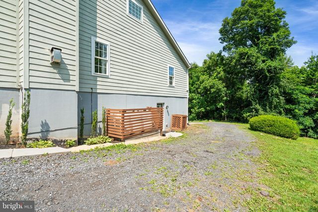 208 MARKHAM FARM RD, Front Royal, VA 22630