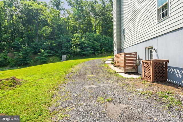 208 MARKHAM FARM RD, Front Royal, VA 22630