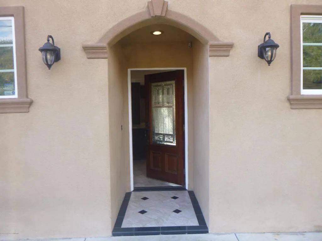 770 W Altadena Drive, Altadena, CA 91001