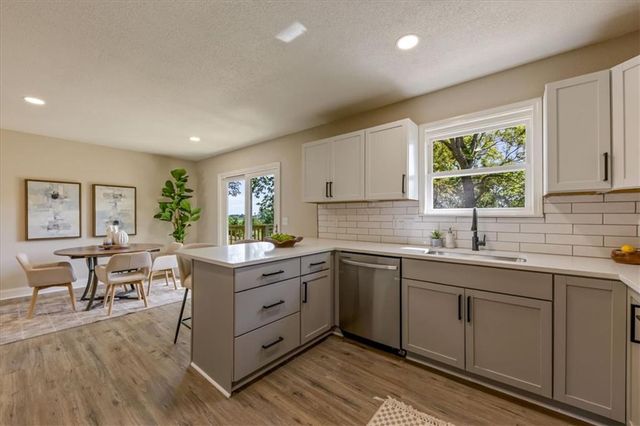 33251 Koala Circle, Excelsior Springs, MO 64024