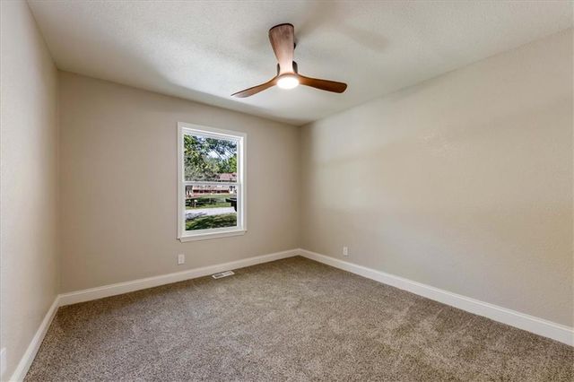33251 Koala Circle, Excelsior Springs, MO 64024