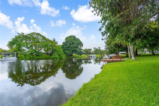 758 Lake Wellington Drive, Wellington, FL 33414