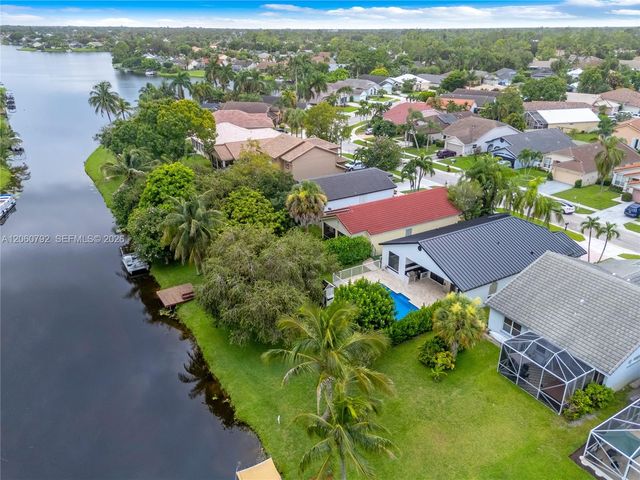 758 Lake Wellington Drive, Wellington, FL 33414