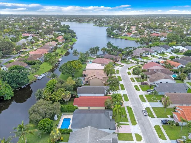 758 Lake Wellington Drive, Wellington, FL 33414