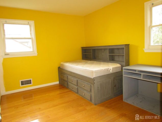 10 Willow Avenue, Edison, NJ 08817