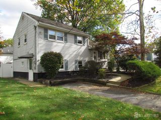 10 Willow Avenue, Edison, NJ 08817