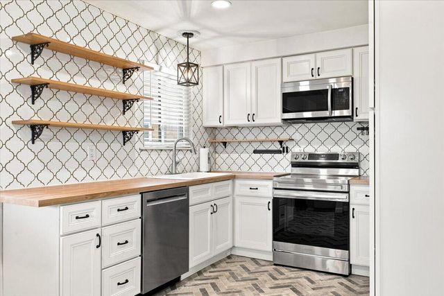6518 Fenton Street, Dearborn Heights, MI 48127