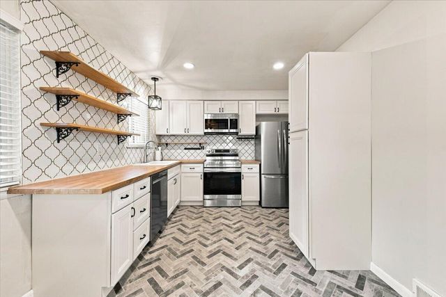 6518 Fenton Street, Dearborn Heights, MI 48127